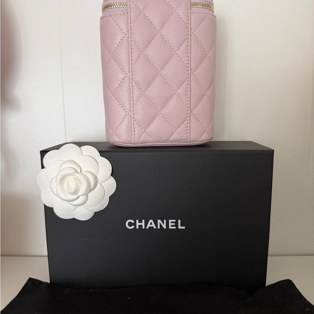 Chanel Vanity - Picture 3 of 7